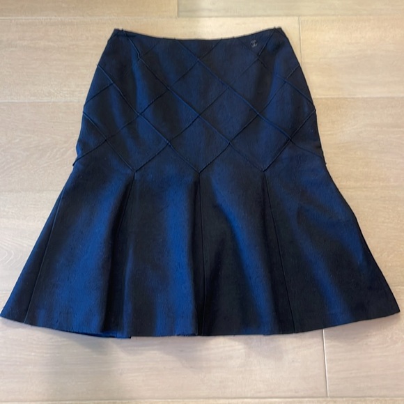 CHANEL Matelasse motif Coco mark skirt - Picture 2 of 8